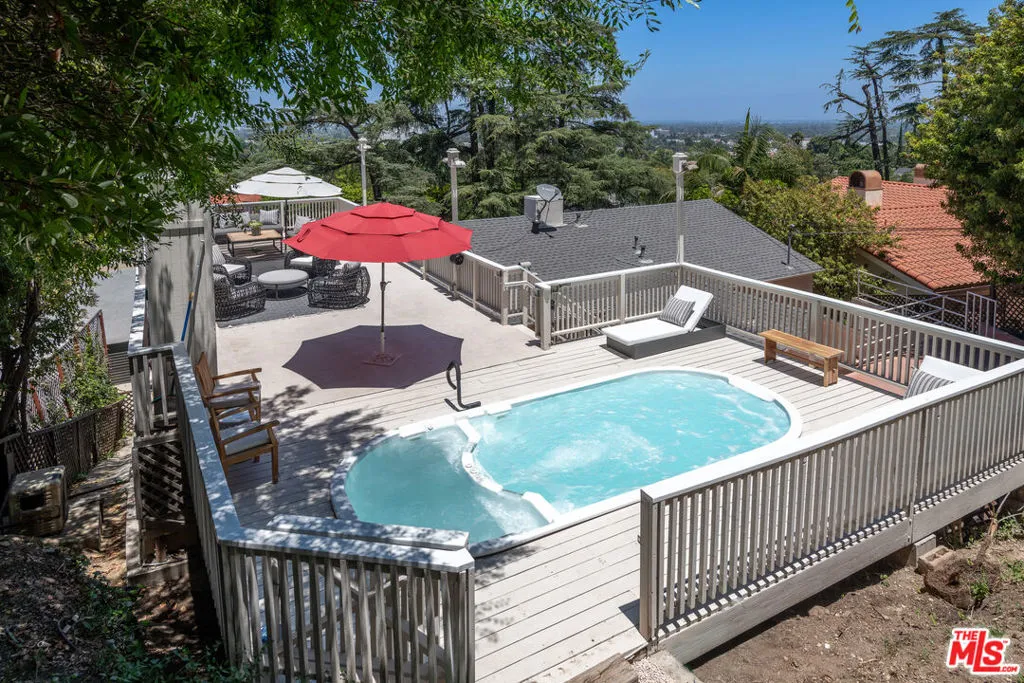 Sherman Oaks, California 91403, United States, 3 Bedrooms Bedrooms, ,2 BathroomsBathrooms,Residential,Active,170518