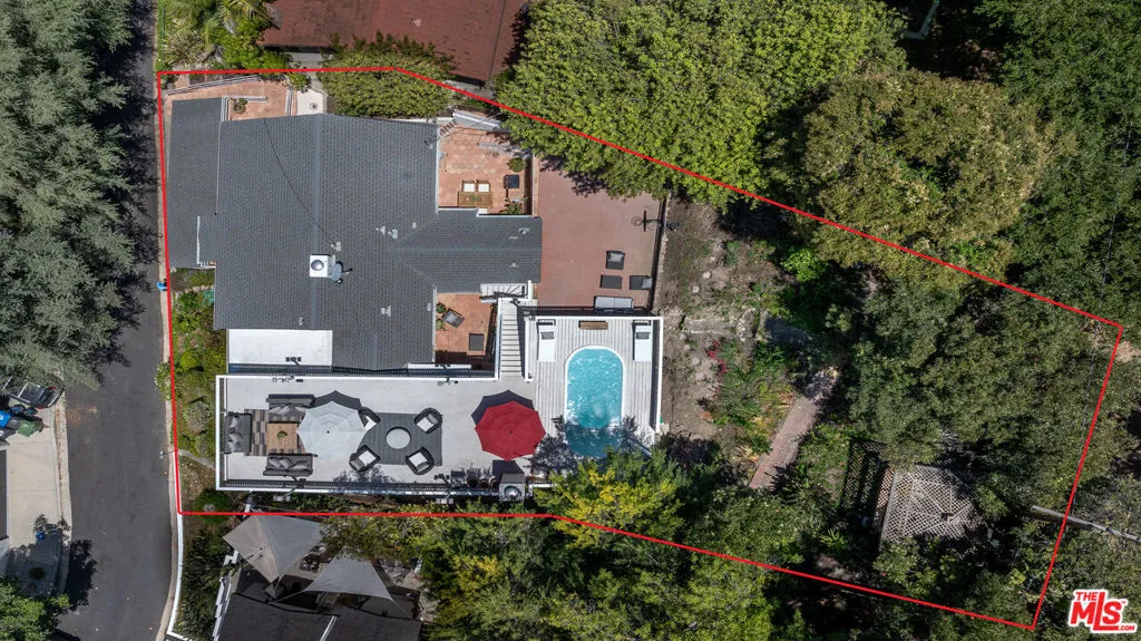 Sherman Oaks, California 91403, United States, 3 Bedrooms Bedrooms, ,2 BathroomsBathrooms,Residential,Active,170518