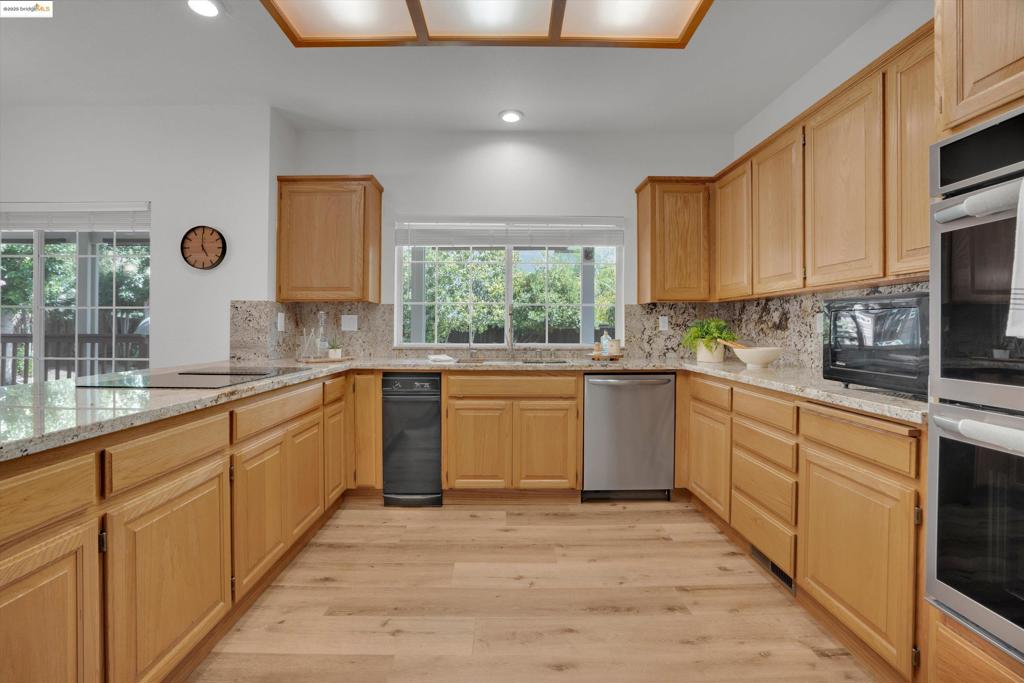 APPLE HILL ESTS - Residential