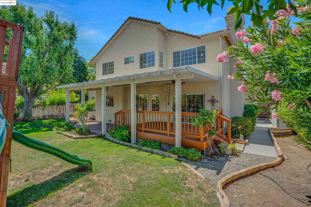 APPLE HILL ESTS - Residential