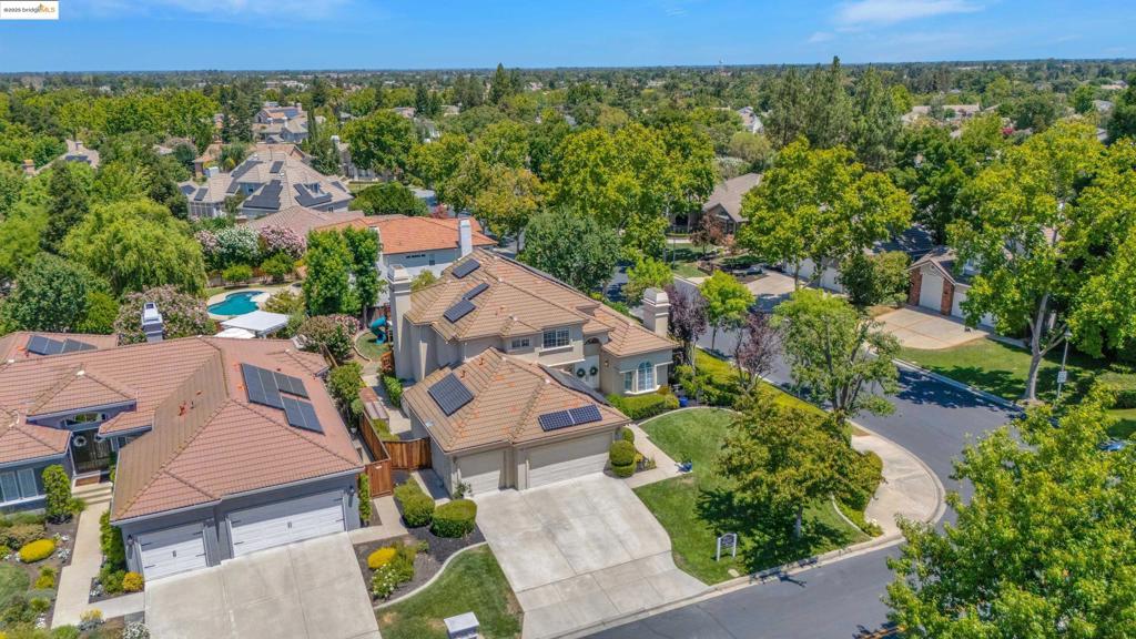 APPLE HILL ESTS - Residential
