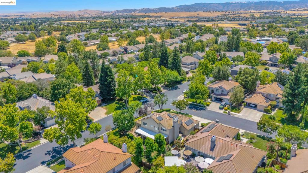 APPLE HILL ESTS - Residential