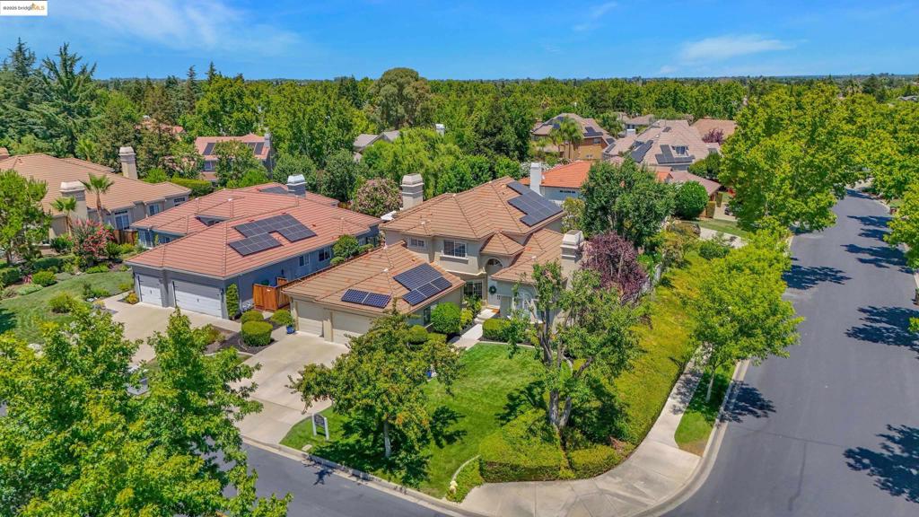 APPLE HILL ESTS - Residential