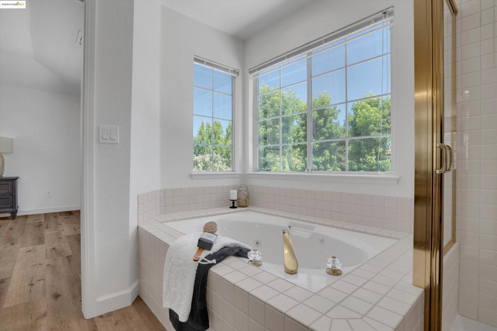 APPLE HILL ESTS - Residential