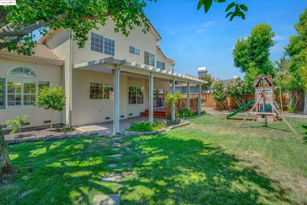 APPLE HILL ESTS - Residential