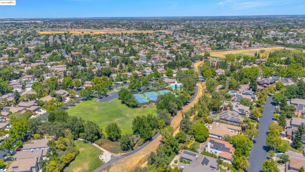 APPLE HILL ESTS - Residential
