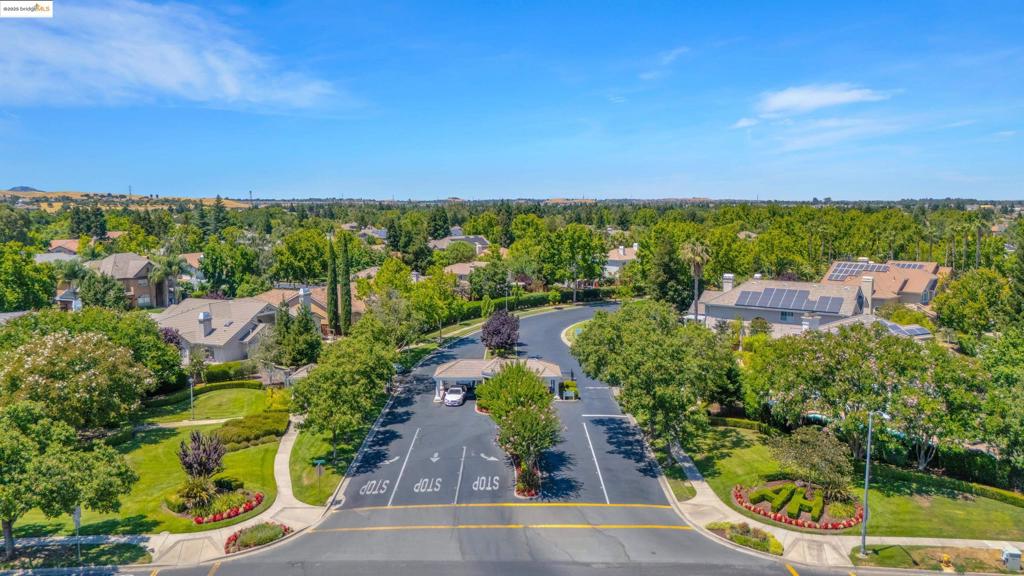 APPLE HILL ESTS - Residential