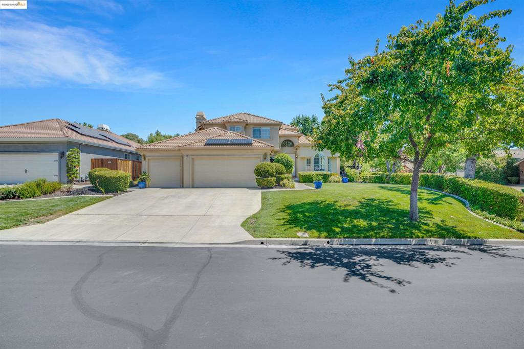 Photo of 805 Devonshire Loop, Brentwood, CA 94513 (MLS # 41114993)