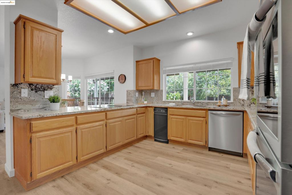 APPLE HILL ESTS - Residential