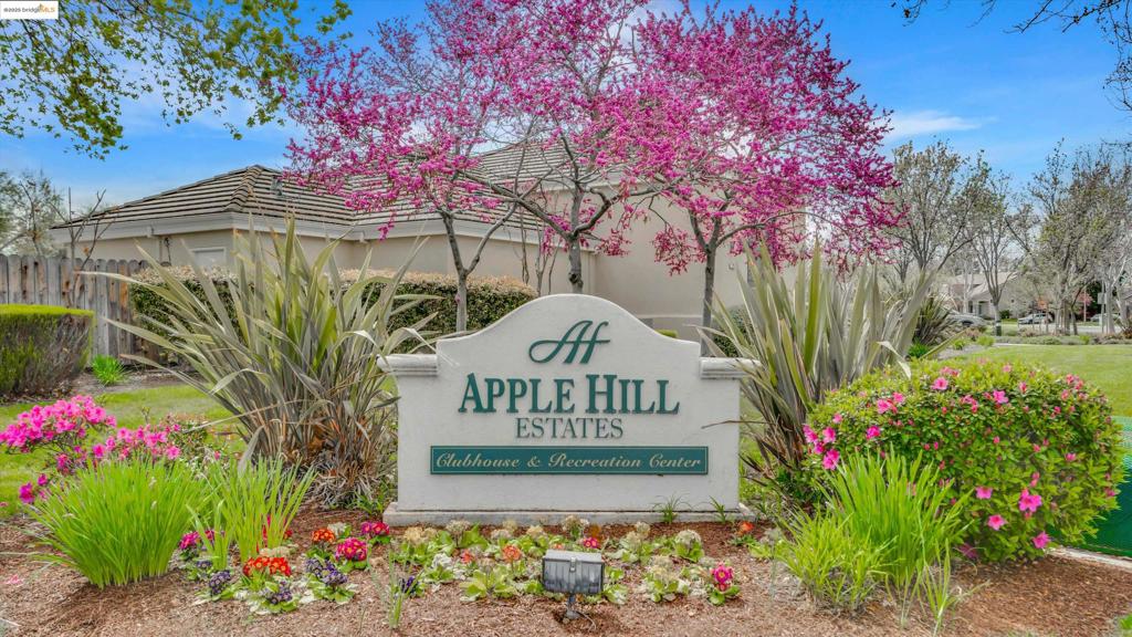 APPLE HILL ESTS - Residential