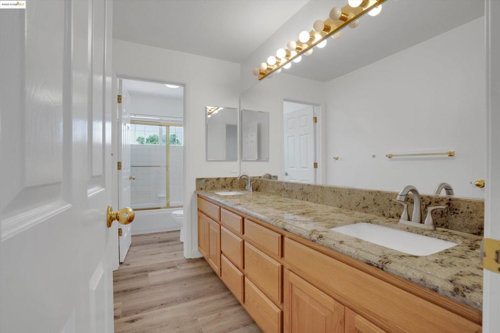 APPLE HILL ESTS - Residential