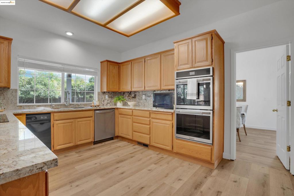 APPLE HILL ESTS - Residential
