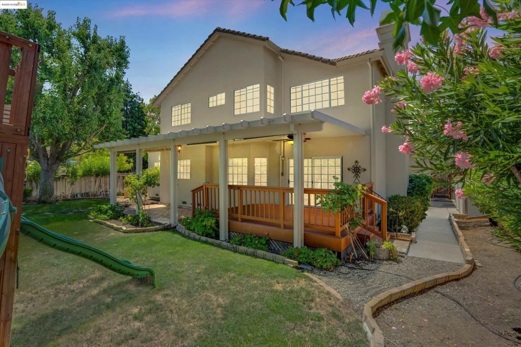 APPLE HILL ESTS - Residential