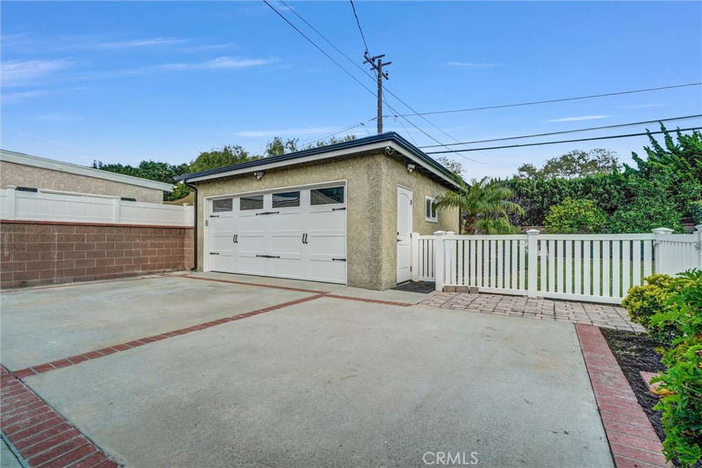 Los Altos/North of Fwy (LNF) - Residential Lease