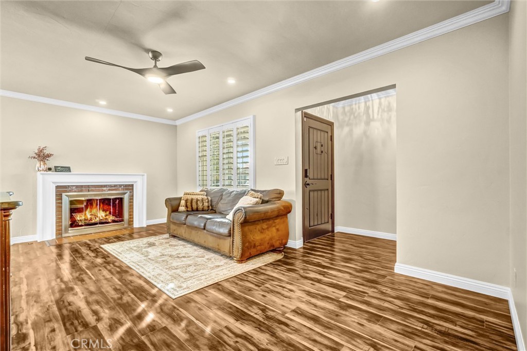 Los Altos/North of Fwy (LNF) - Residential Lease