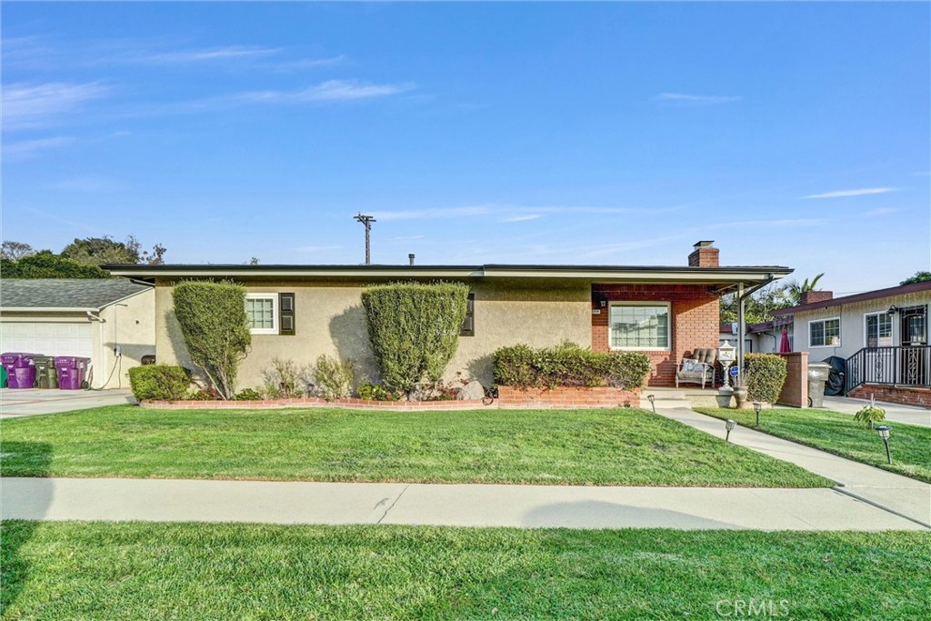 Los Altos/North of Fwy (LNF) - Residential Lease