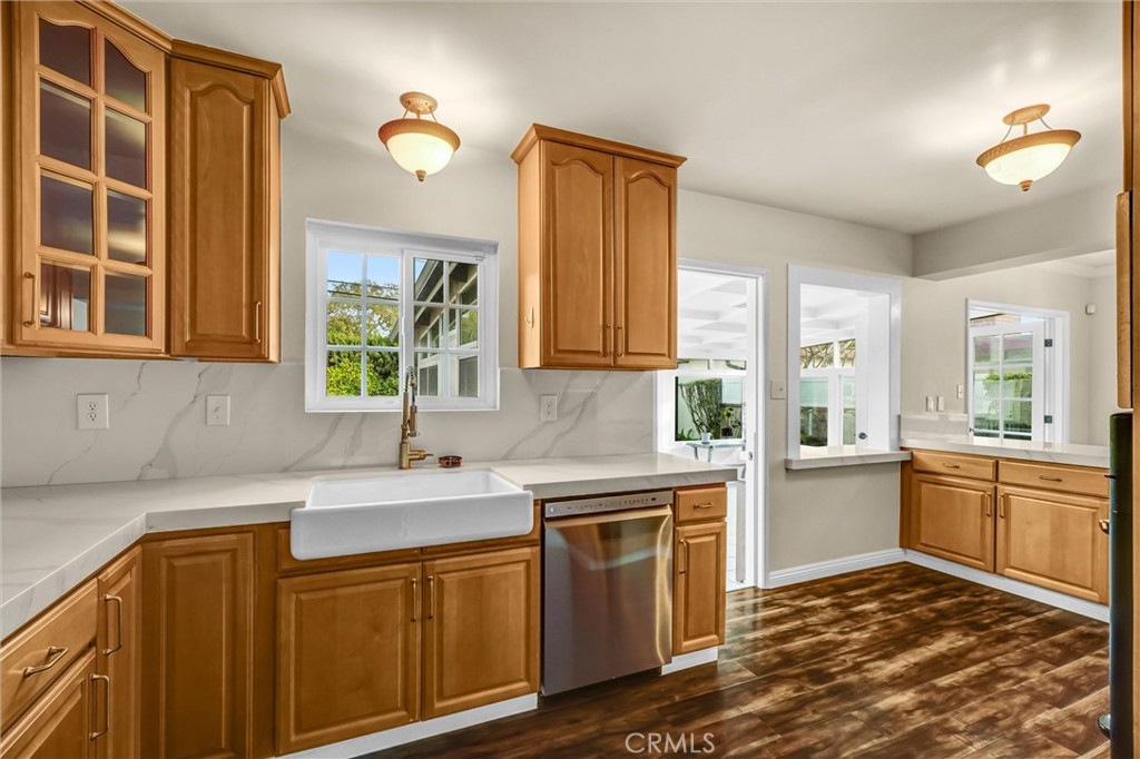 Los Altos/North of Fwy (LNF) - Residential Lease