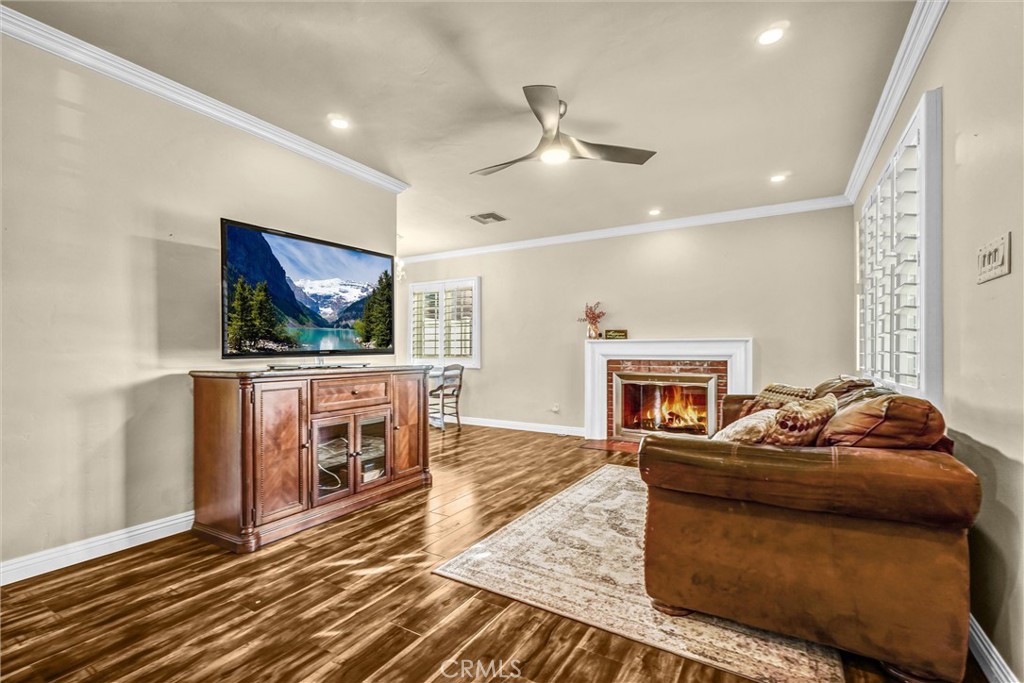 Los Altos/North of Fwy (LNF) - Residential Lease