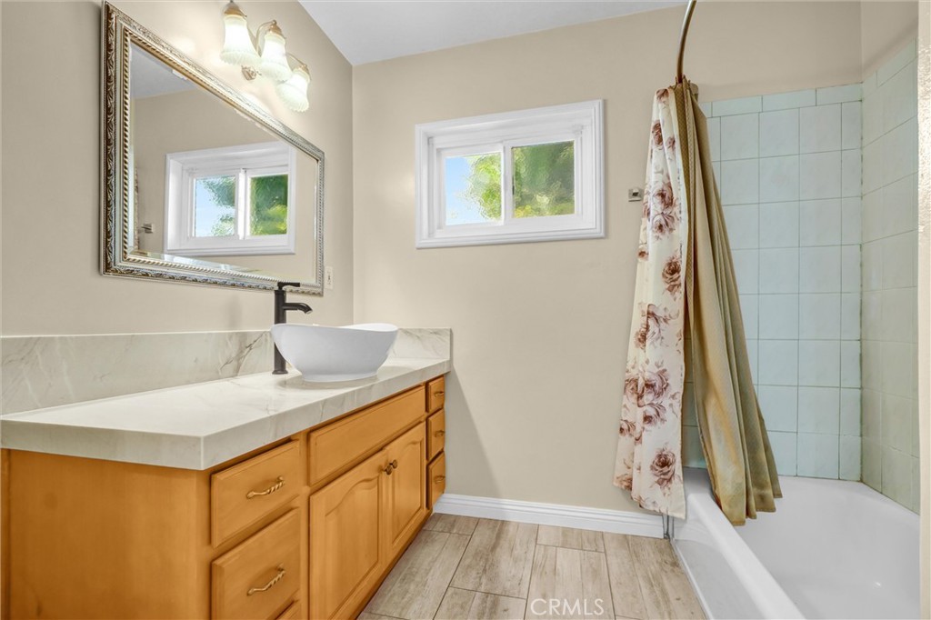 Los Altos/North of Fwy (LNF) - Residential Lease