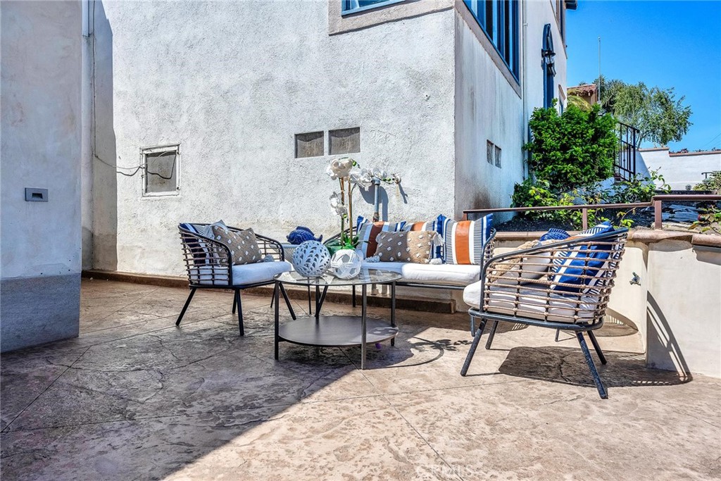 1341 W 18th Street