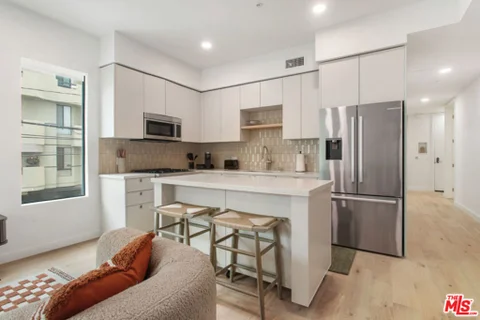 MLS: 26985709