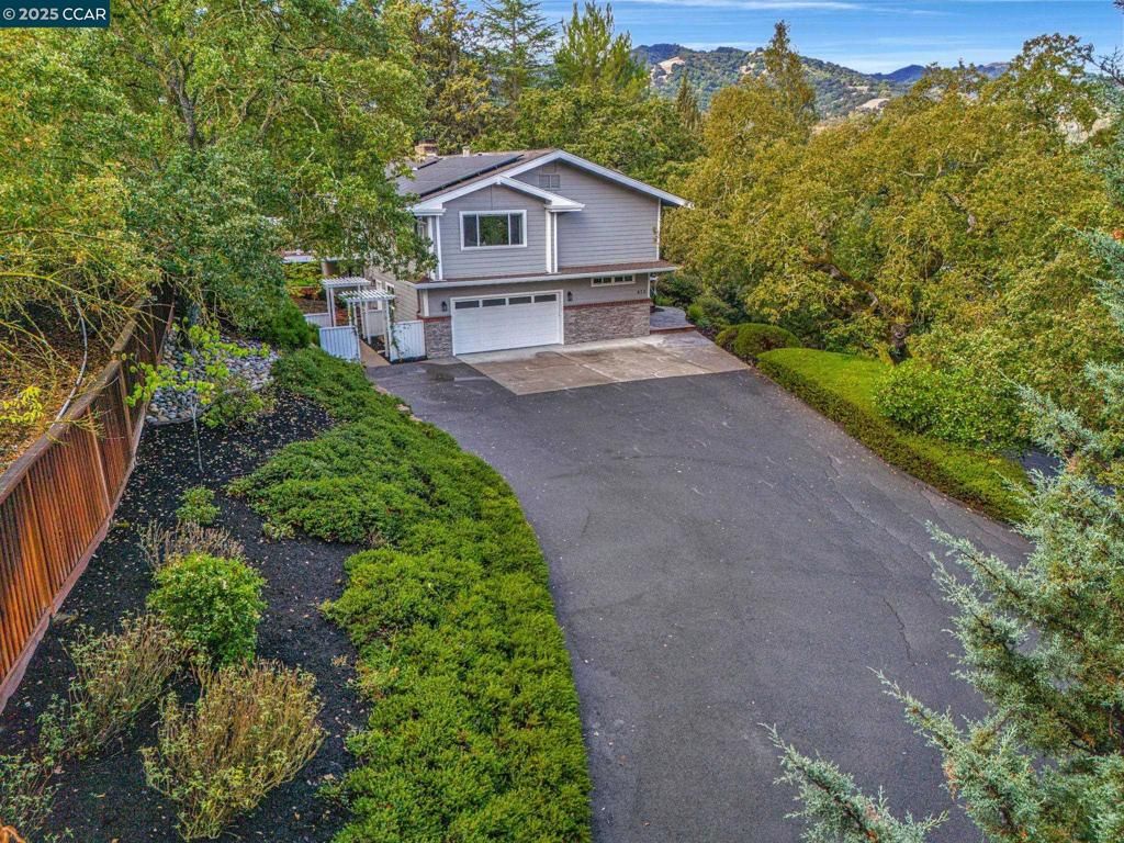 Photo of 823 La Gonda Way Way, Danville, CA 94526 (MLS # 41113637)