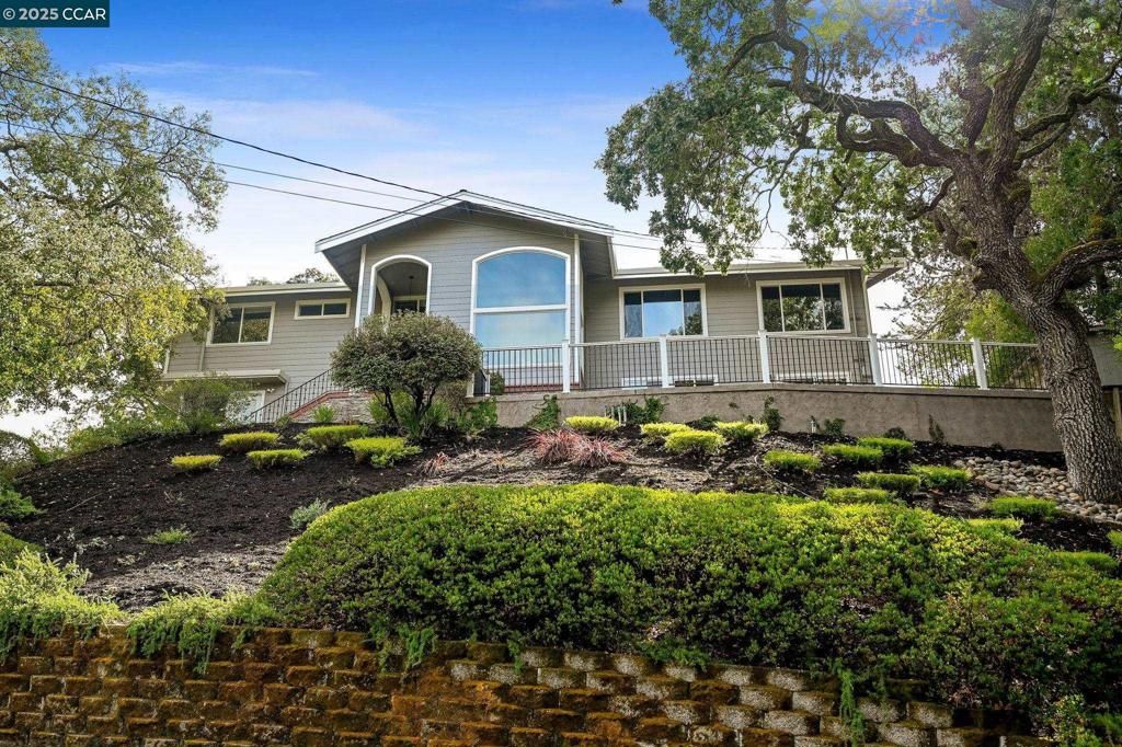 Photo of 823 La Gonda Way Way, Danville, CA 94526 (MLS # 41113637)
