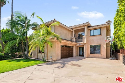 Photo of 419 N Laurel Avenue, Los Angeles, CA 90048 (MLS # 26859477)