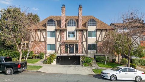 Photo of 544 E Cypress Ave #D, Burbank, CA 91501 (MLS # GD26074800)