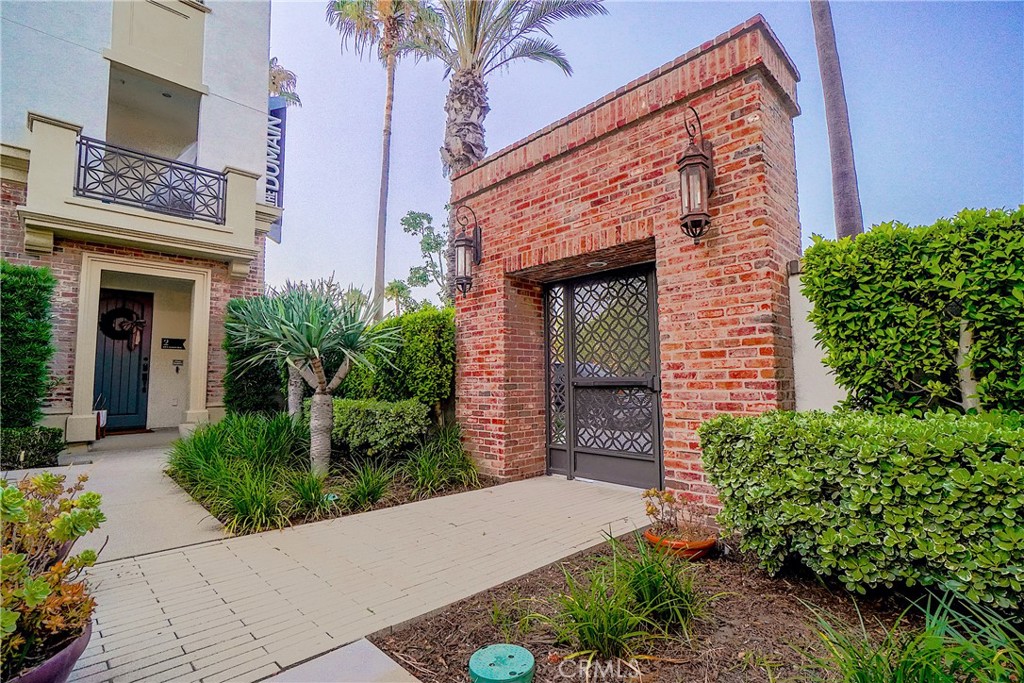 411 S Anaheim Boulevard 4