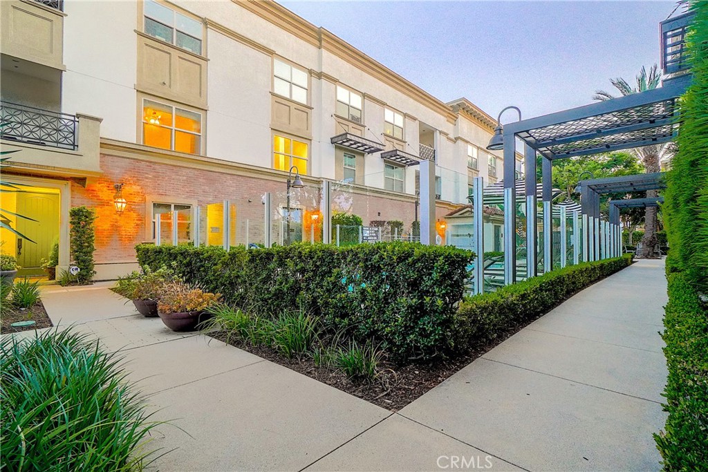 411 S Anaheim Boulevard 4