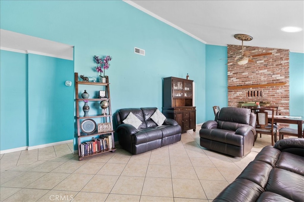395 S Tamarisk Ave