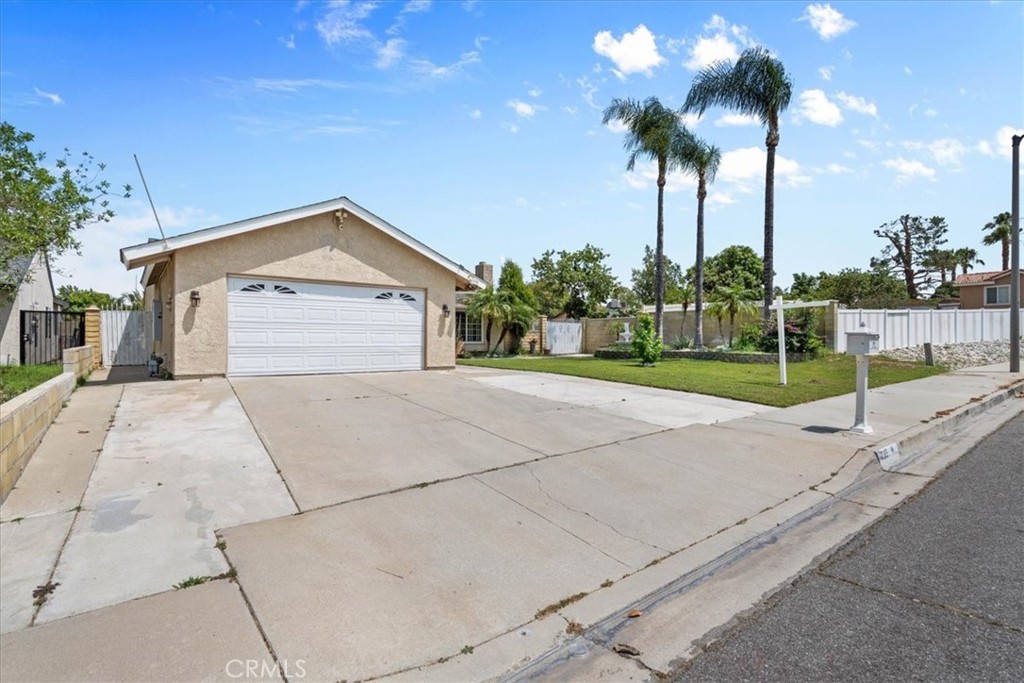 395 S Tamarisk Ave