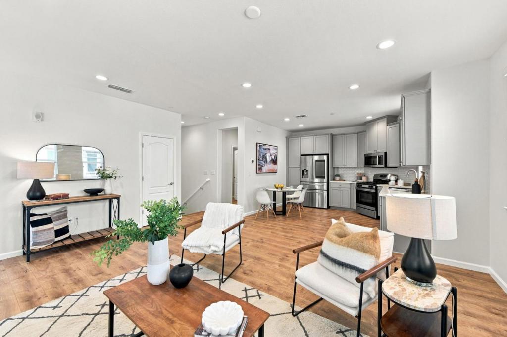 2733 Sorano Court 6
