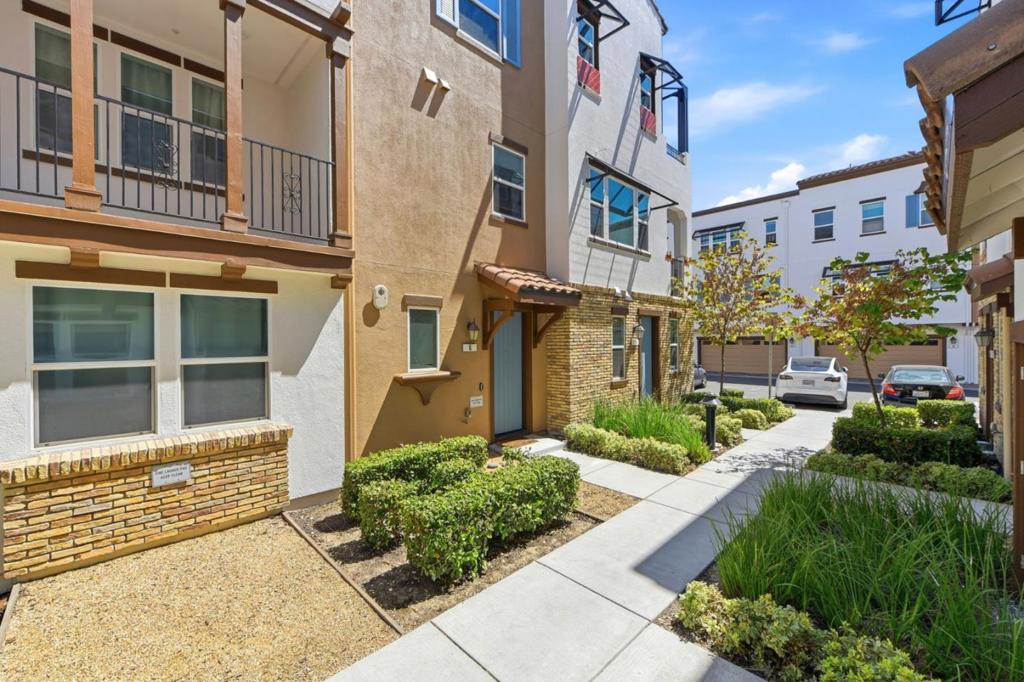 2733 Sorano Court 6