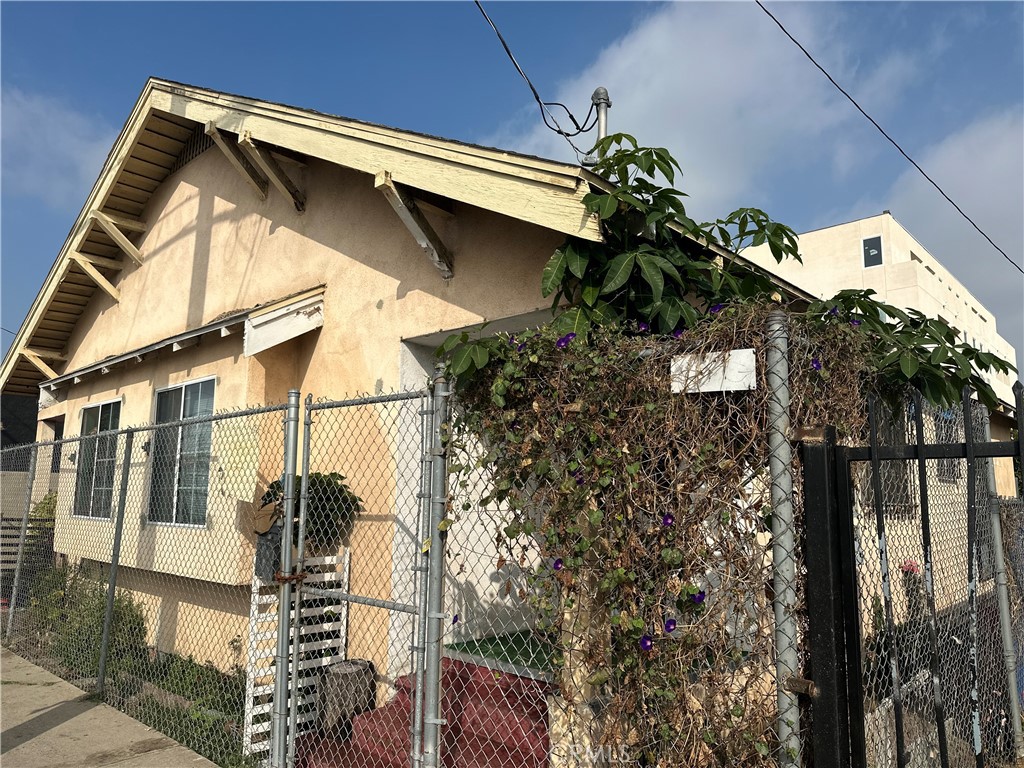 731 W 54th