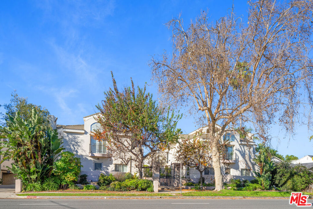 5107 Coldwater Canyon Avenue 13