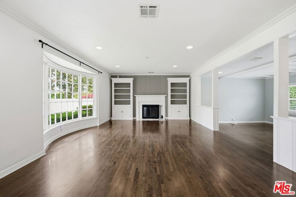 Photo of 4954 Mammoth Avenue, Sherman Oaks, CA 91423 (MLS # 26855921)