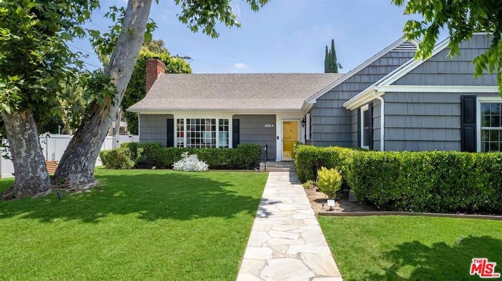Photo of 4954 Mammoth Avenue, Sherman Oaks, CA 91423 (MLS # 26855921)