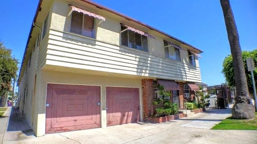 This fabulous upper-level unit offers a bright and spacious layout, enhanced by beautiful hardwood floors and fresh paint throughout. The open floor plan is complemented by large windows that fill the space with abundant natural light, making the home feel even larger than its already generous one-bedroom size. The kitchen comes fully equipped with a stove/oven and refrigerator, and the unit includes window blinds for added privacy and comfort. Residents will appreciate the convenience of on-site laundry facilities, as well as included utilities such as water, trash, and gardening services. The building is gated and well-maintained, just minutes from the beach and within walking distance to downtown Long Beach’s vibrant shopping, dining, and entertainment scene. Ideally located near Pacific Avenue and 7th Street, this charming condo offers the best of coastal urban living.