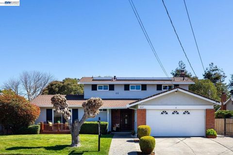 Photo of 8107 Peppertree, Dublin, CA 94568 (MLS # 41126832)