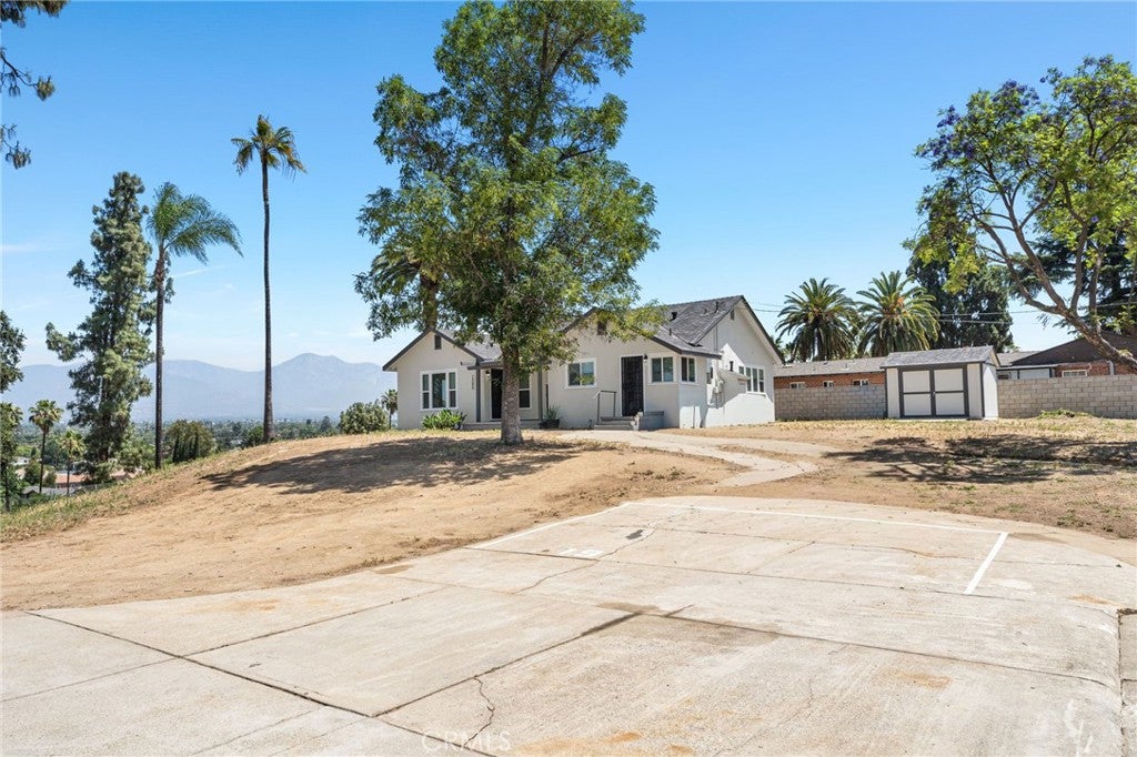 1390 Prospect