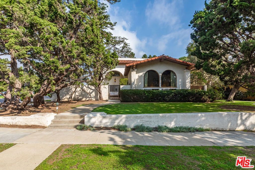 Photo of 201 23rd Street, Santa Monica, CA 90402 (MLS # 26643447)