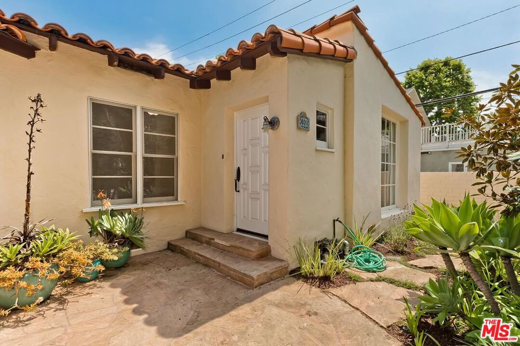 400 E Rustic Road