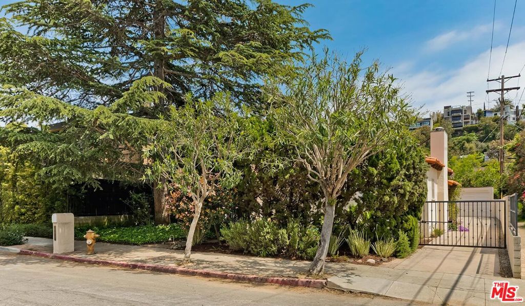 400 E Rustic Road