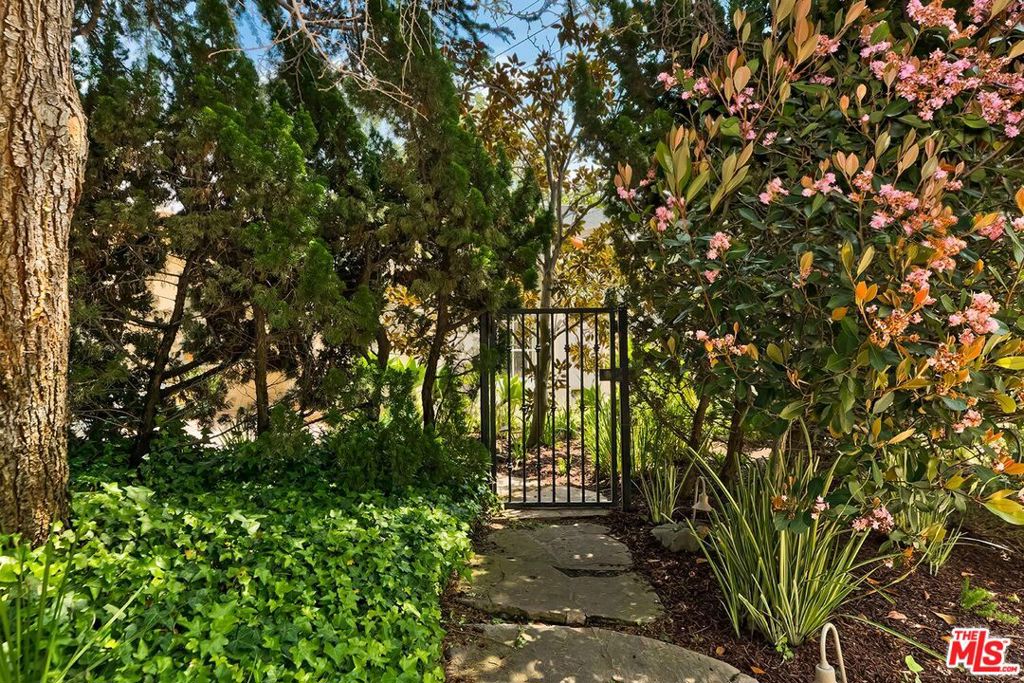 400 E Rustic Road
