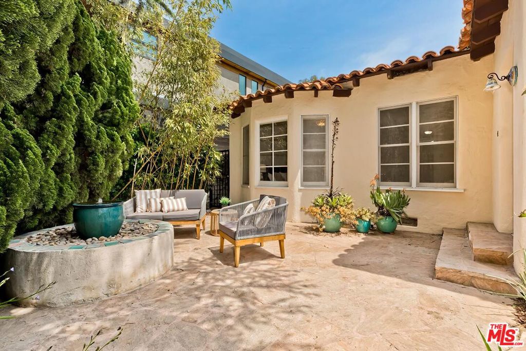 400 E Rustic Road