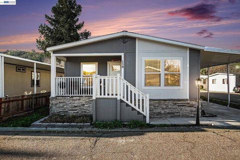 Photo of 16711 Marsh Creek Rd, Clayton, CA 94517 (MLS # 41127592)