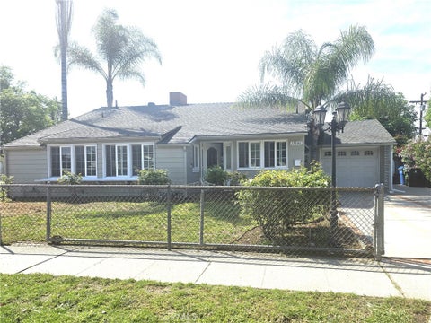 Photo of 17500 Arminta ST, Northridge, CA 91325 (MLS # RS26180064)