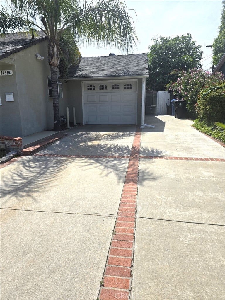 17500 Arminta ST, Northridge CA 91325